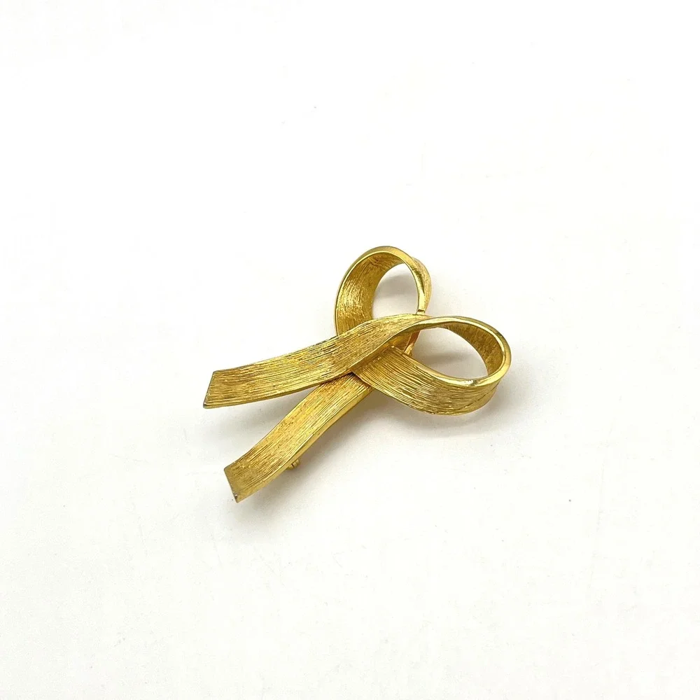 Vintage Gold Tone Ribbon Brooch‎ Pin Textured Elegant Statement Jewelry